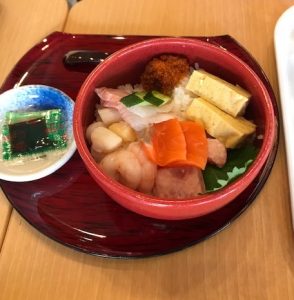 キロロトリビュート海鮮丼朝食