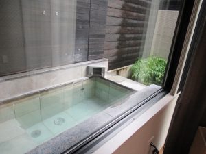軽井沢マリオット部屋の温泉露天風呂
