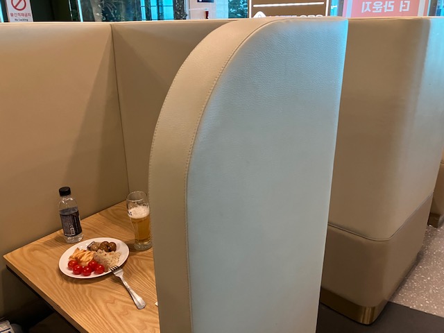 仁川空港ラウンジL個室のような椅子