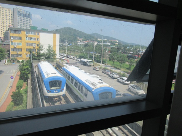 龍仁軽電鉄エバーランド駅